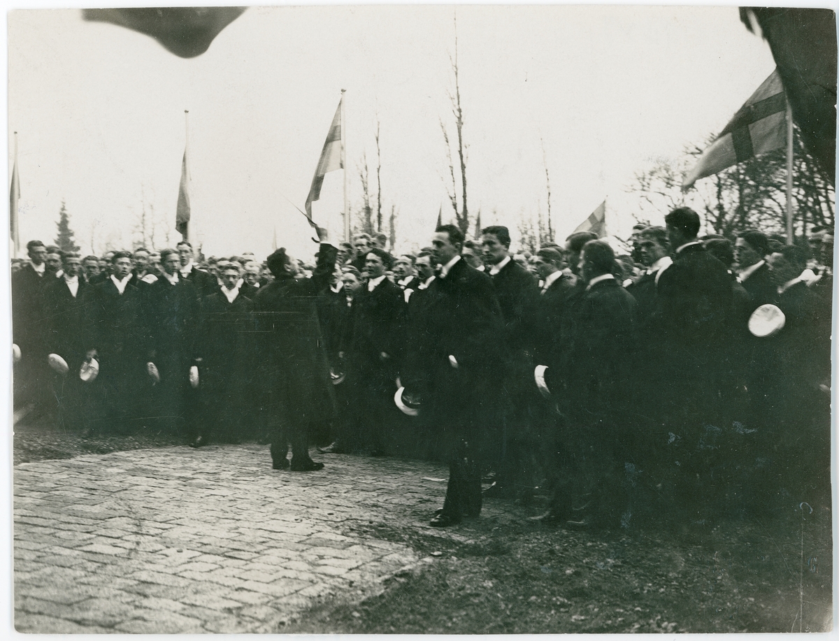 Studenter som sjunger vid Emanuel Swedenborgjubiléet, Uppsala 1910