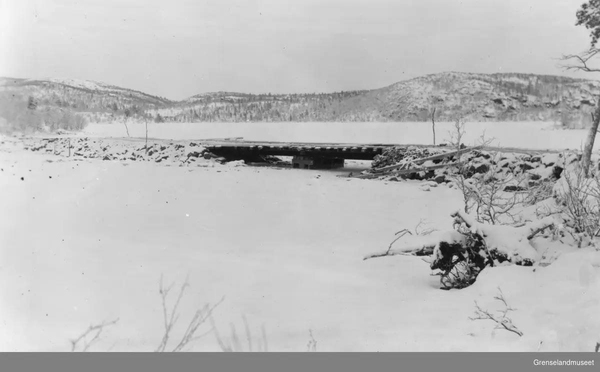 Bro over et lite vann, Brattliveien, 2/12-1937.