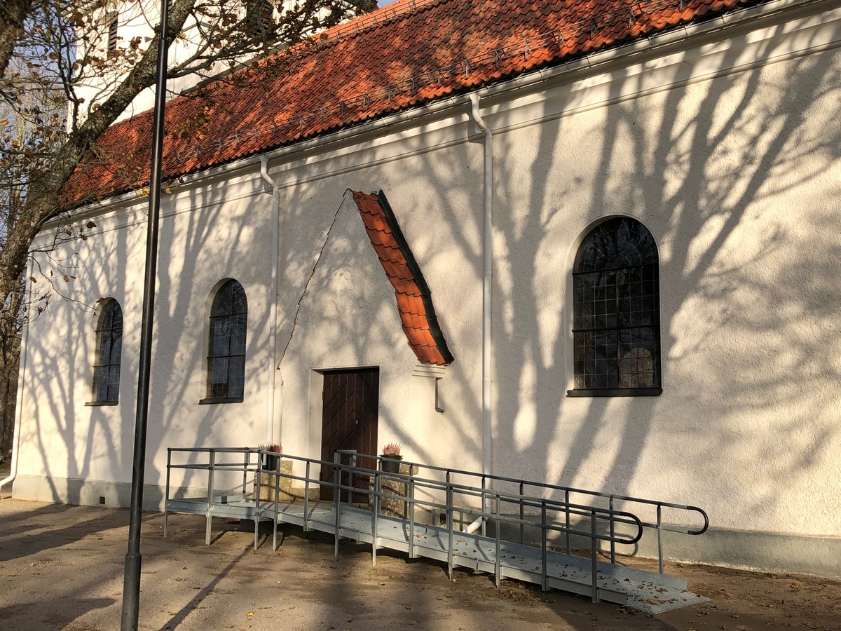 Södra fasaden på Ingatorps kyrka, Ingatorps socken i Eksjö kommun.