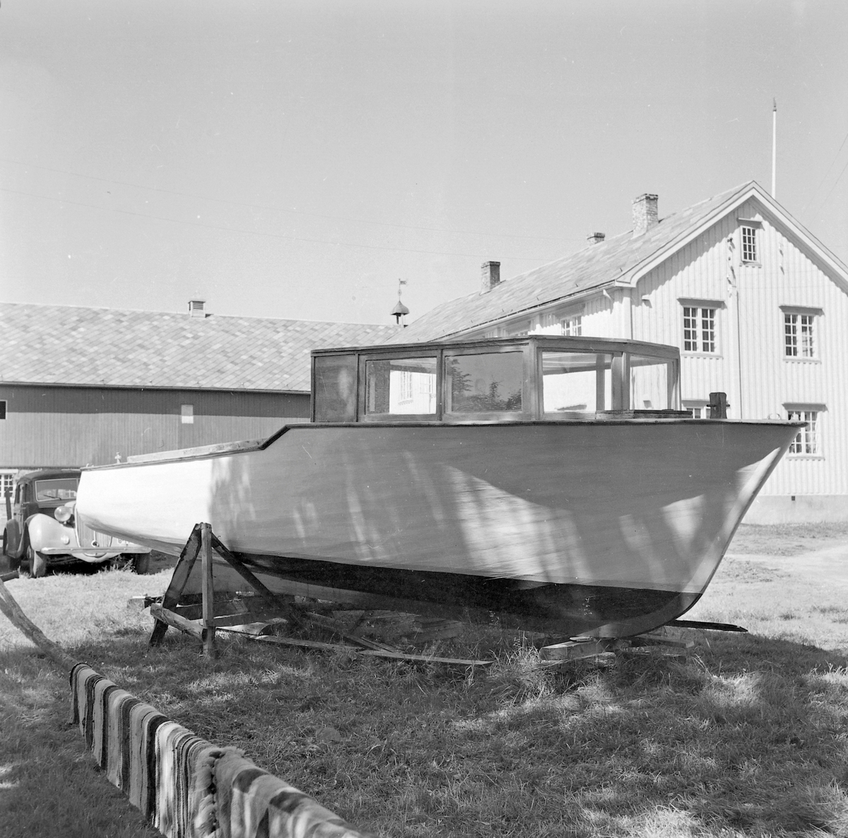 Hjemmebygd båt på Havstein gård