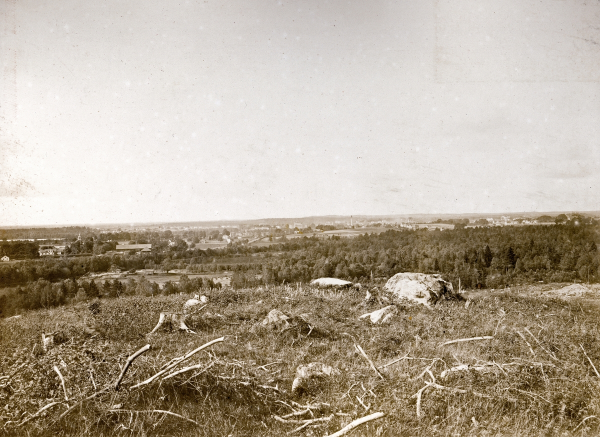 Öster och Växjö sett från höjd öster om stan, ca. 1915.