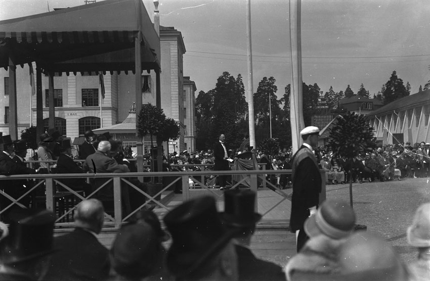 Kronprinsparet på besök vid Västeråsutställningen på Viksäng 1929.