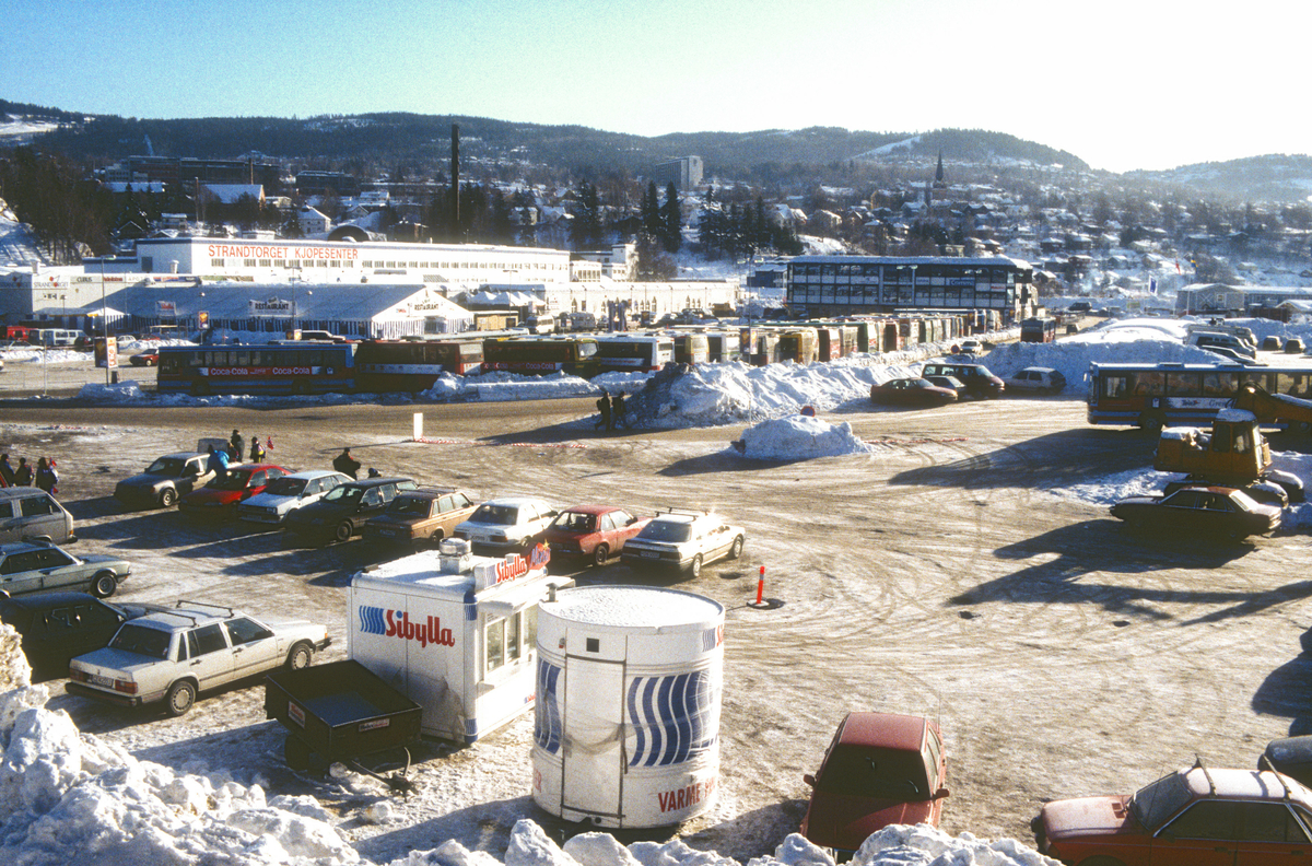 Lillehammer under OL 1994. Strandtorget. Midlertidig bussholdeplass. Sett mot sør-øst.