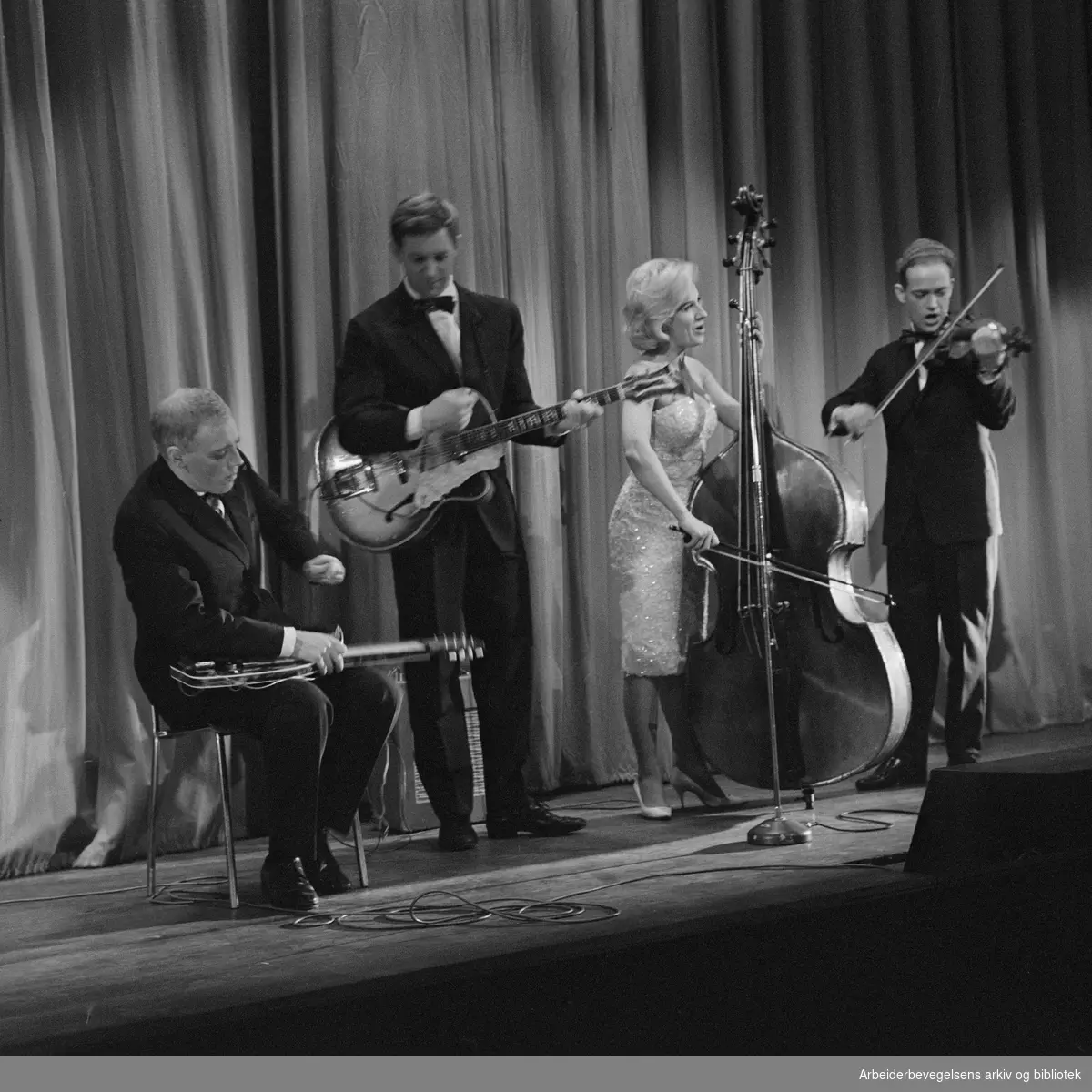 The Monn Keys. Fra venstre: Arne Bendiksen, Per Asplin, Sølvi Wang og Oddvar Sanne. November 1960