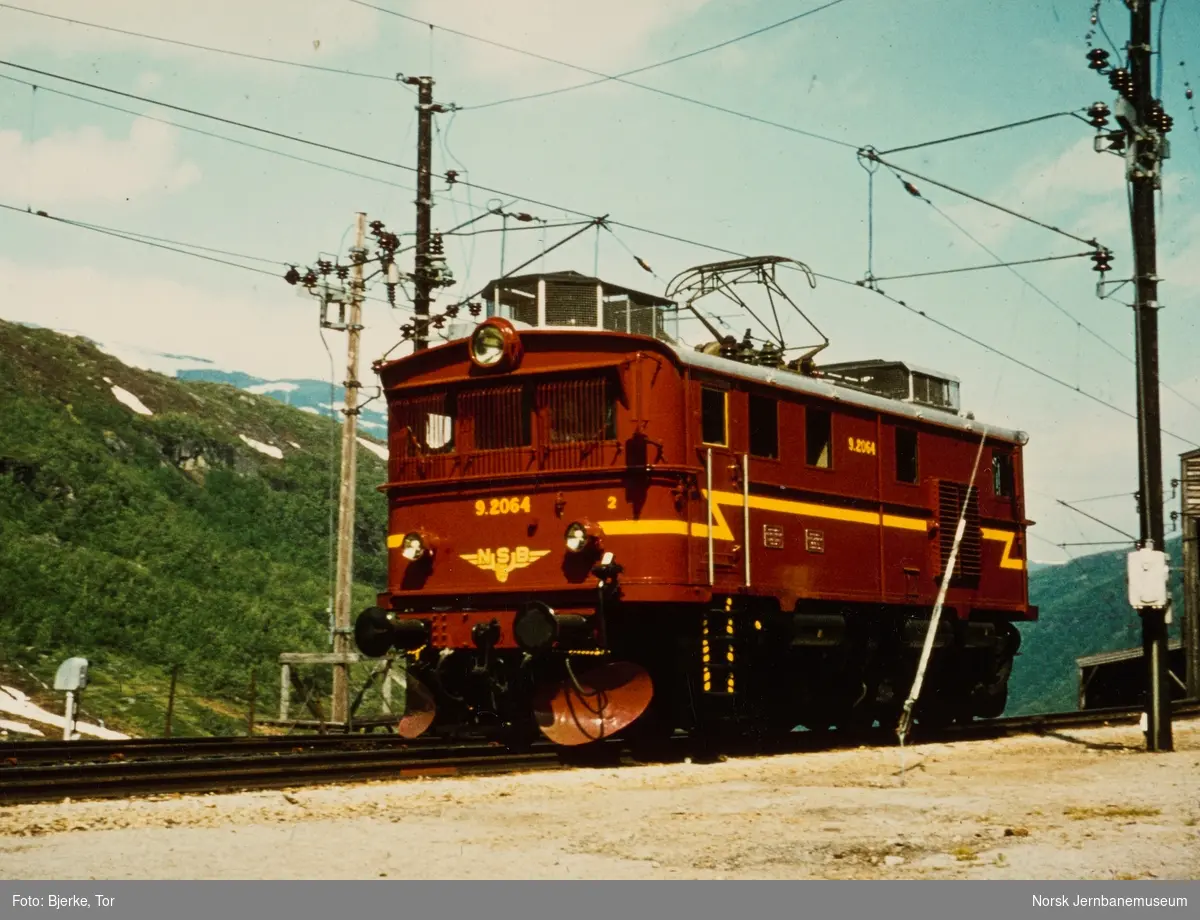 Elektrisk lokomotiv El 9 2064 på Myrdal stasjon