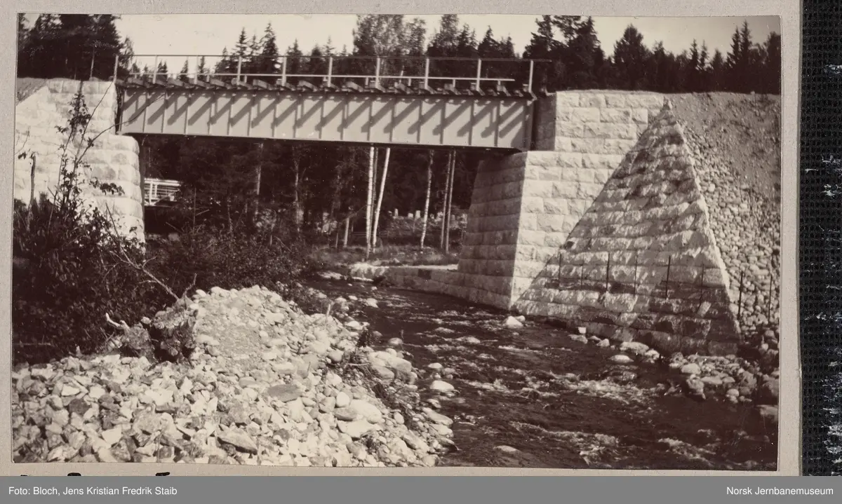Bru over Trommaldelven ved Gulsvik Norsk Jernbanemuseum / DigitaltMuseum