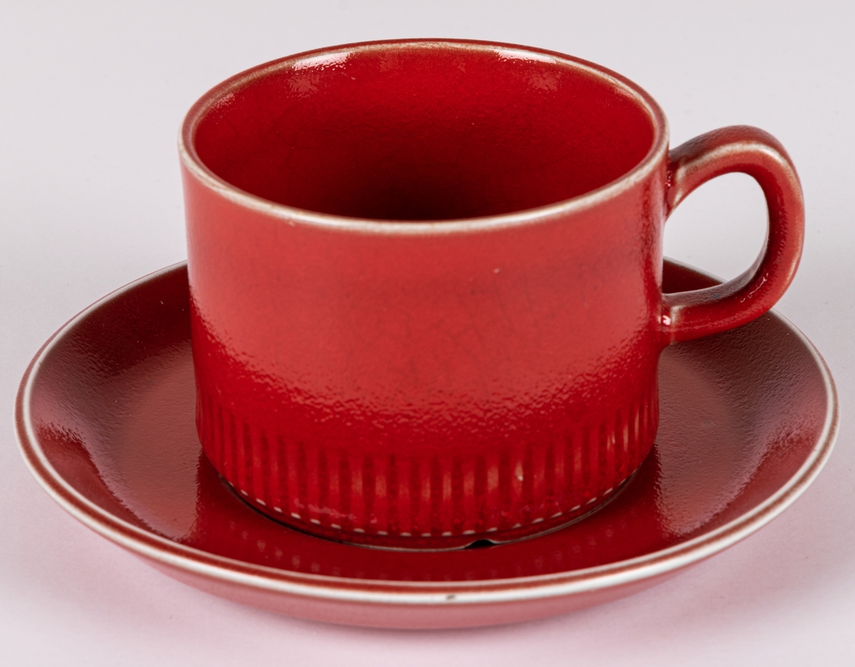 Rödglaserat kaffegods, provglasyr från 1950-60-talet, modell EH.