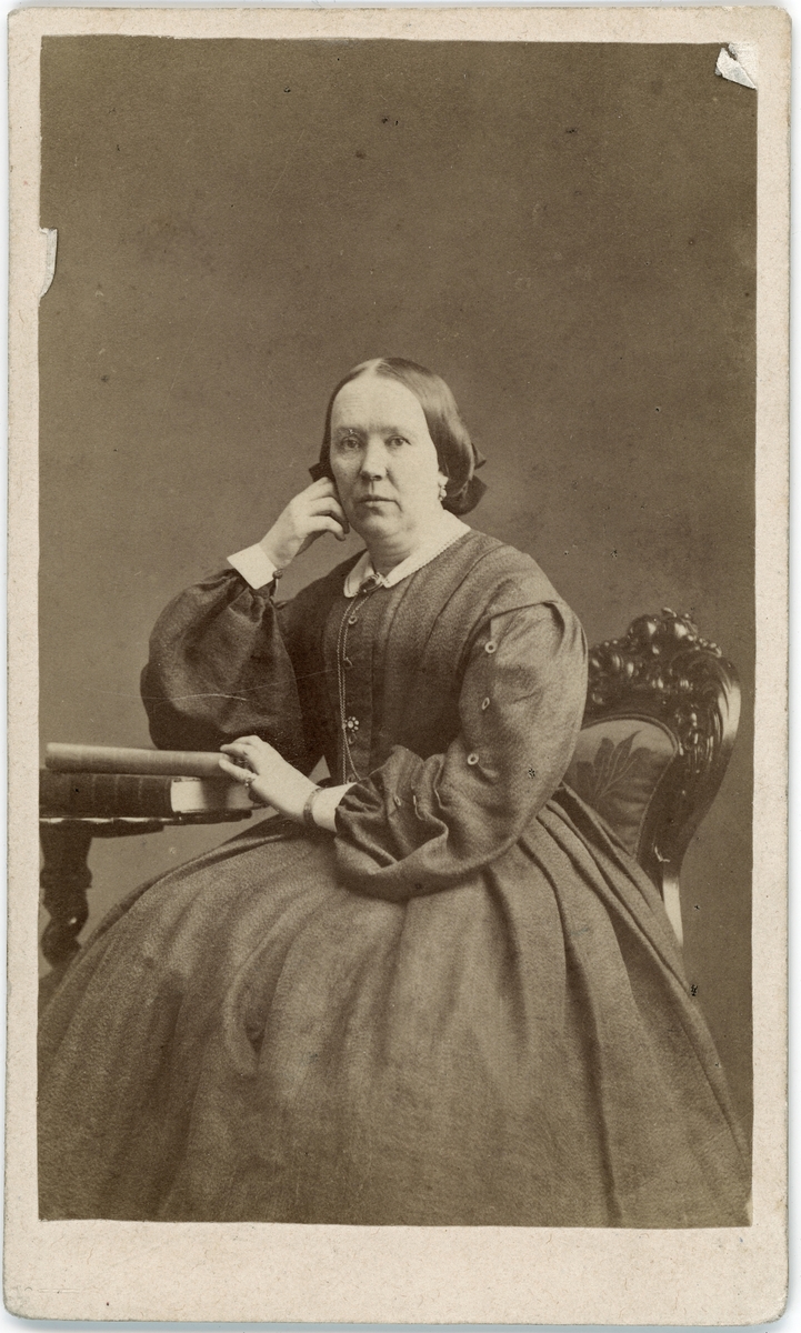 Kabinettsfotografi - Gustava Nisbeth, Uppsala 1864