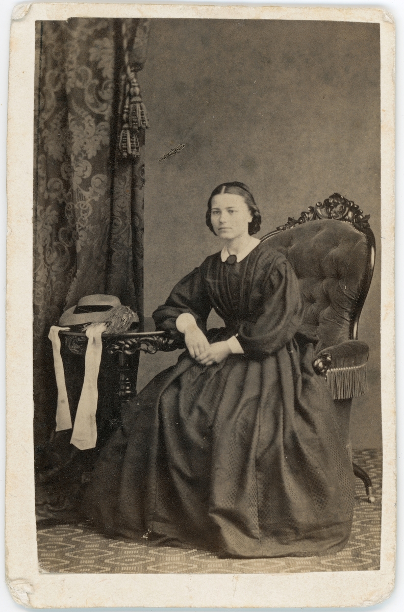 Kabinettsfotografi - Lotten Piscator, Uppsala 1860-tal