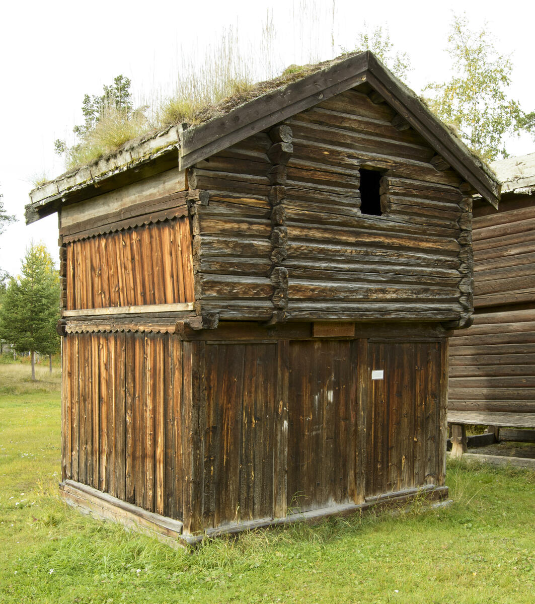 4 Barfrøloft. Fra Gammelutstumoen, datert ca. 1780. (Foto/Photo)