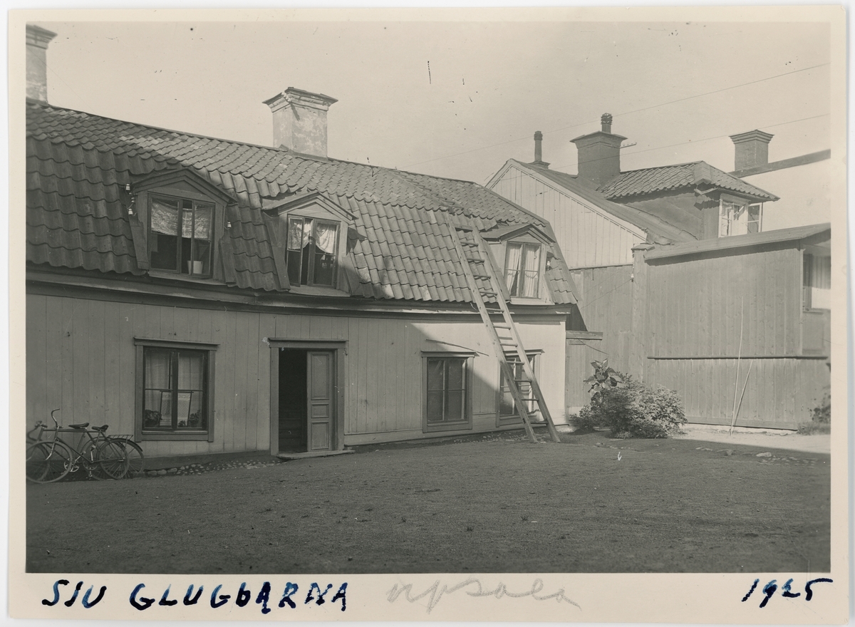 Innergården vid Sju helvetes gluggar, Östra Ågatan, Uppsala 1925