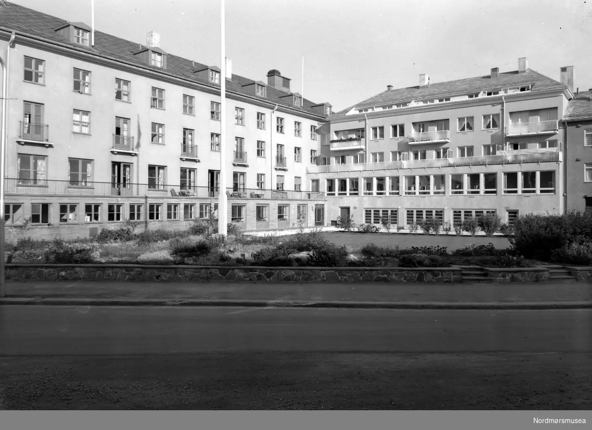 Grand hotell på Kirkelandet i Kristiansund. Fra fotoarkivet etter portrettfotograf Claus Monge. Nordmøre museum overtok samlingen fra sommeren 2011.