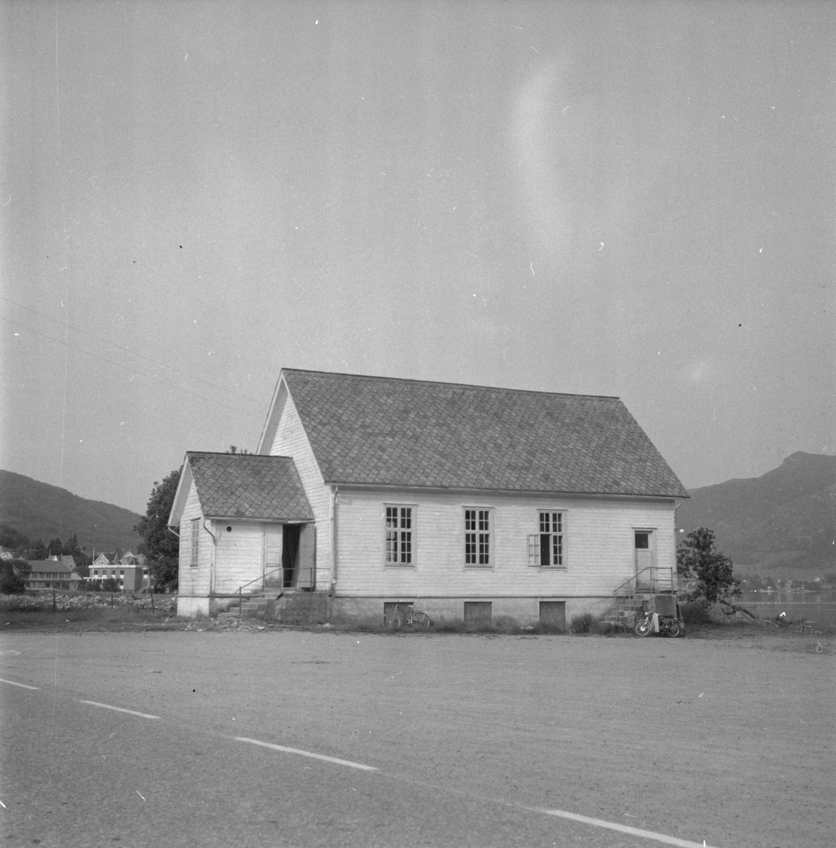 Ølen ungdomshus i Ølensjøen, ca. 1970.