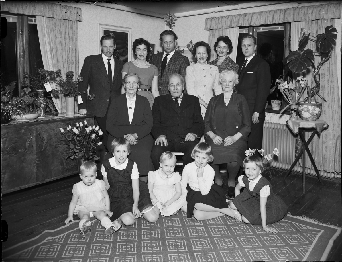 Trädgårdsmästare Karl Gustaf Fröman med familj, Ed, Börstils socken, Uppland