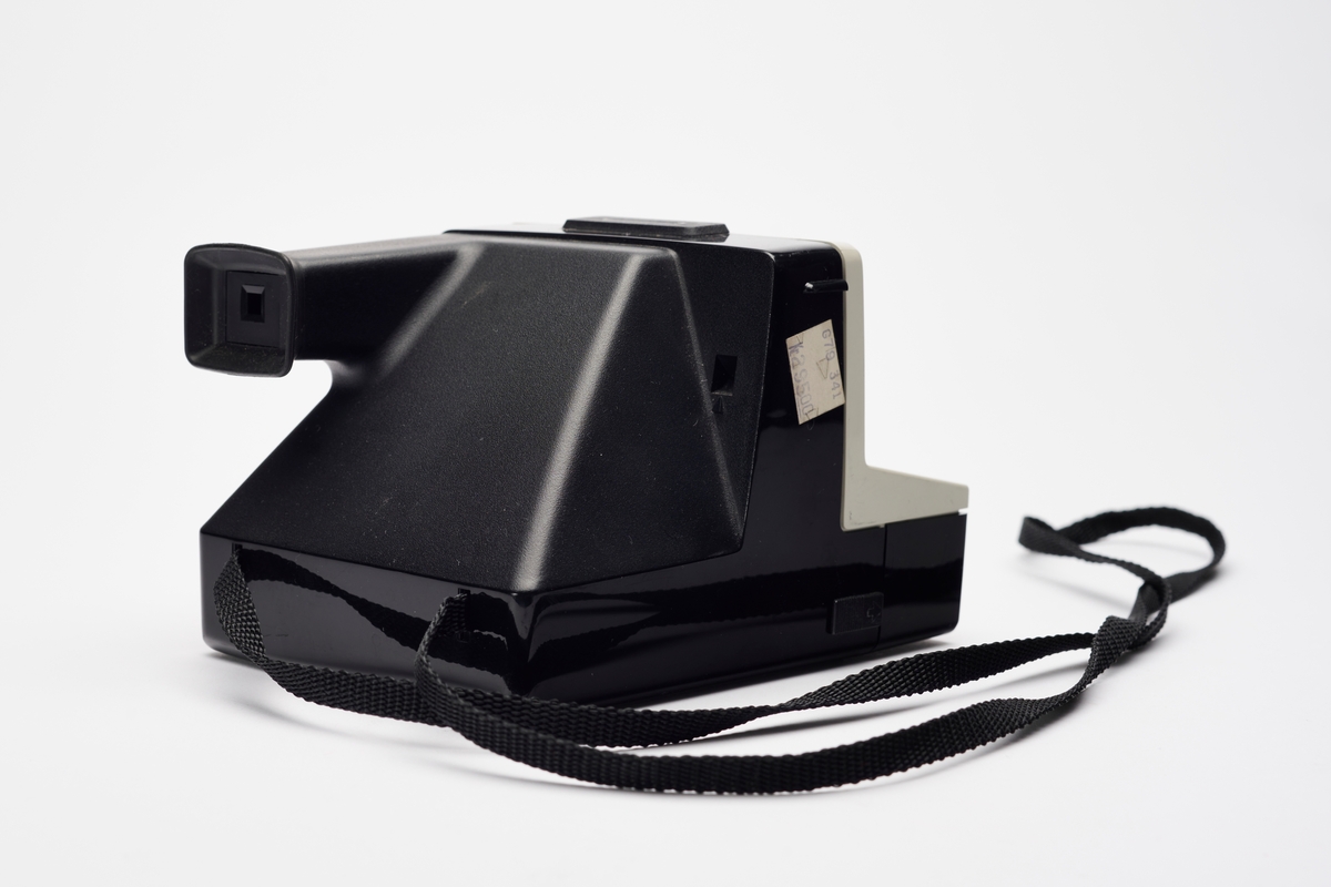 Land Camera 1000 er et veldig enkelt instant kamera, produsert av Polaroid på 1970-tallet.