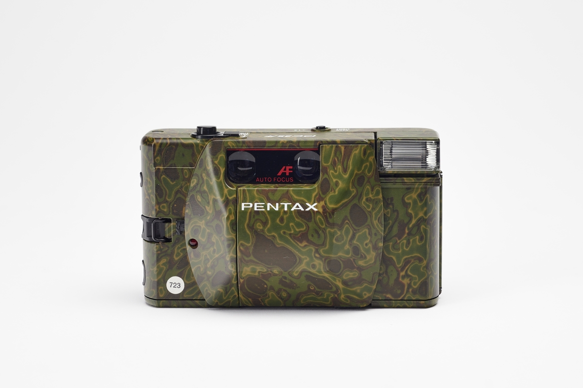 Pentax PC35 AF, produsert av Asahi Kogaku (senere Pentax) i 1982, var kameraprodusentens første 35 mm kompaktkamera. Kameraet er utstyrt med et 35mm f / 2.8-objektiv, som beskyttes av et skyvedeksel. 
Autofokuseringen fungerer fra 0,70 meter. En sirkel i søkeren siktes inn på motivet og utløseren trykkes halvveis ned, en nål peker mot indikasjoner på avstand (en person = 0,7 meter avstand, to personer = 1,5 meter avstand og fjell = uendelig avstand) nederst i søkerammen.  En grønn indikator på toppen av søkerammen viser at det er riktig eksponering. Er indikatoren oransje, gir kameraet fra seg et pip for å signalisere at det er behov for mer lys og blitsen kan benyttes.