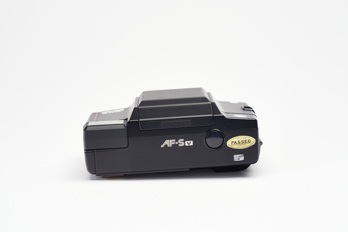 Minolta AF-Sv er et kompaktkamera fra1984. Kameraet er det første kompaktkameraet med stemmebrikke. Denne elektroniske stemmen gir tre advarsler; en dersom det mangler film, en ved behov for blits og en for å varsle om utilstrekkelig avstand for bruk av blits. Denne funksjonen gjorde at kameraet også ble solgt under navnet Minolta Talker. 
Kameraets firkantede deksel beskytter objektiv og søkere. Det er utstyrt med et 35 mm f/2,8 objektiv, autofokus fra 0,85 meter til uendelig, automatisk filmtransport og selvutløser.