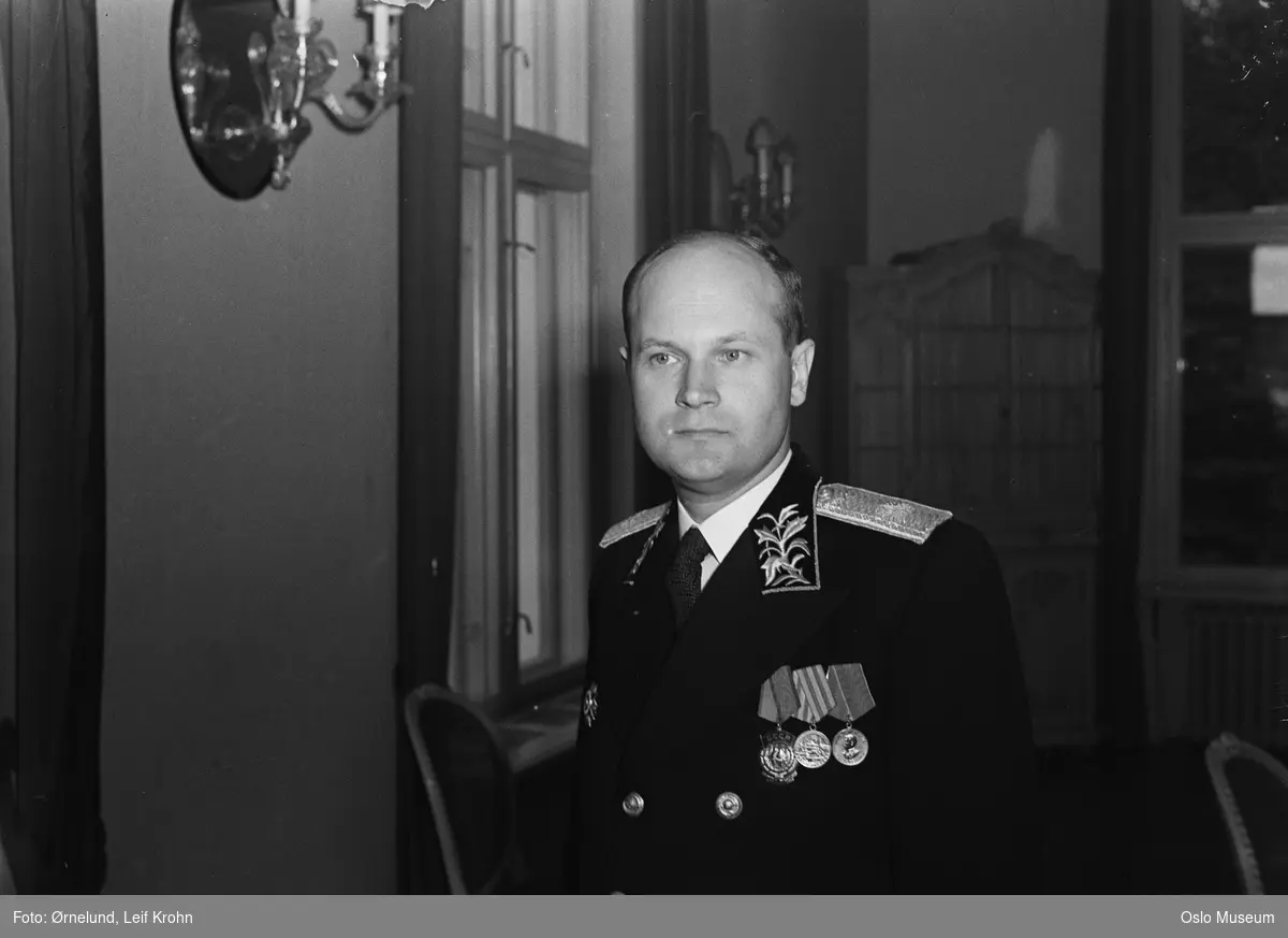 portrett, mann, sovjetisk ambassadør, uniform, medaljer, brystbilde