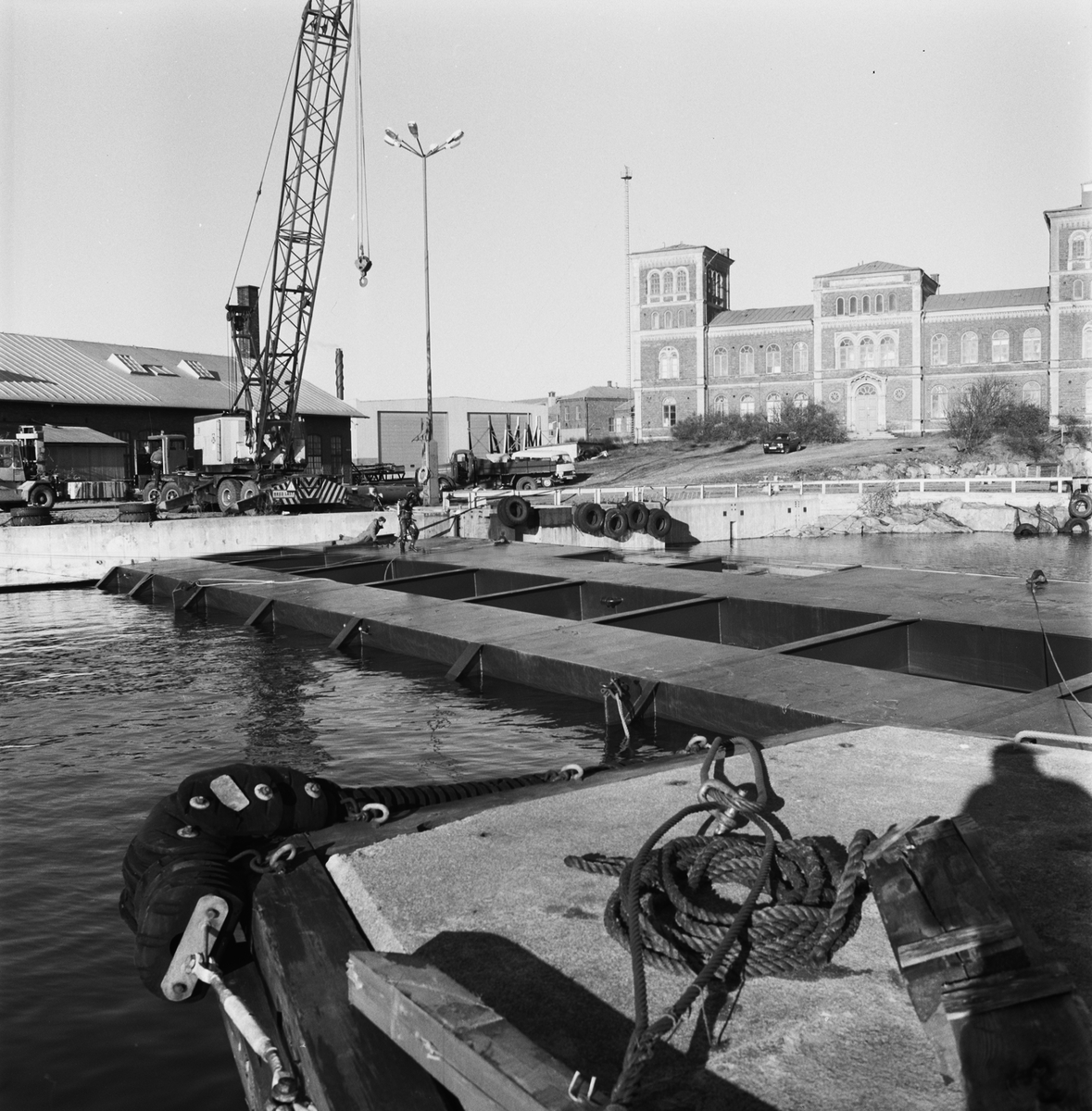 Bogsering av dockporten till Oscarsdockan.