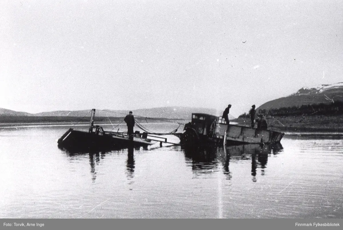 Seida ferge sank på grunn av for stort sement last. Året er 1946.