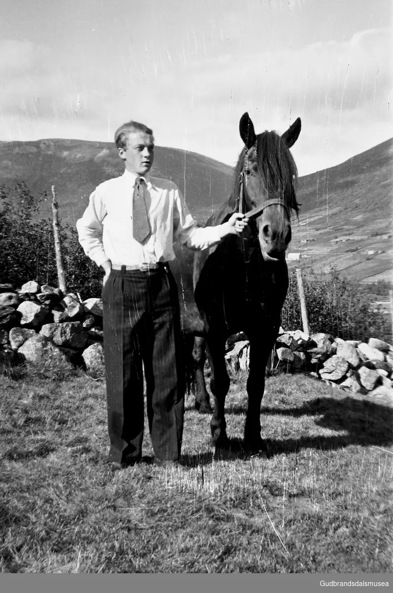 Ola Stensgård (f. 1935) med hest ca. 1955