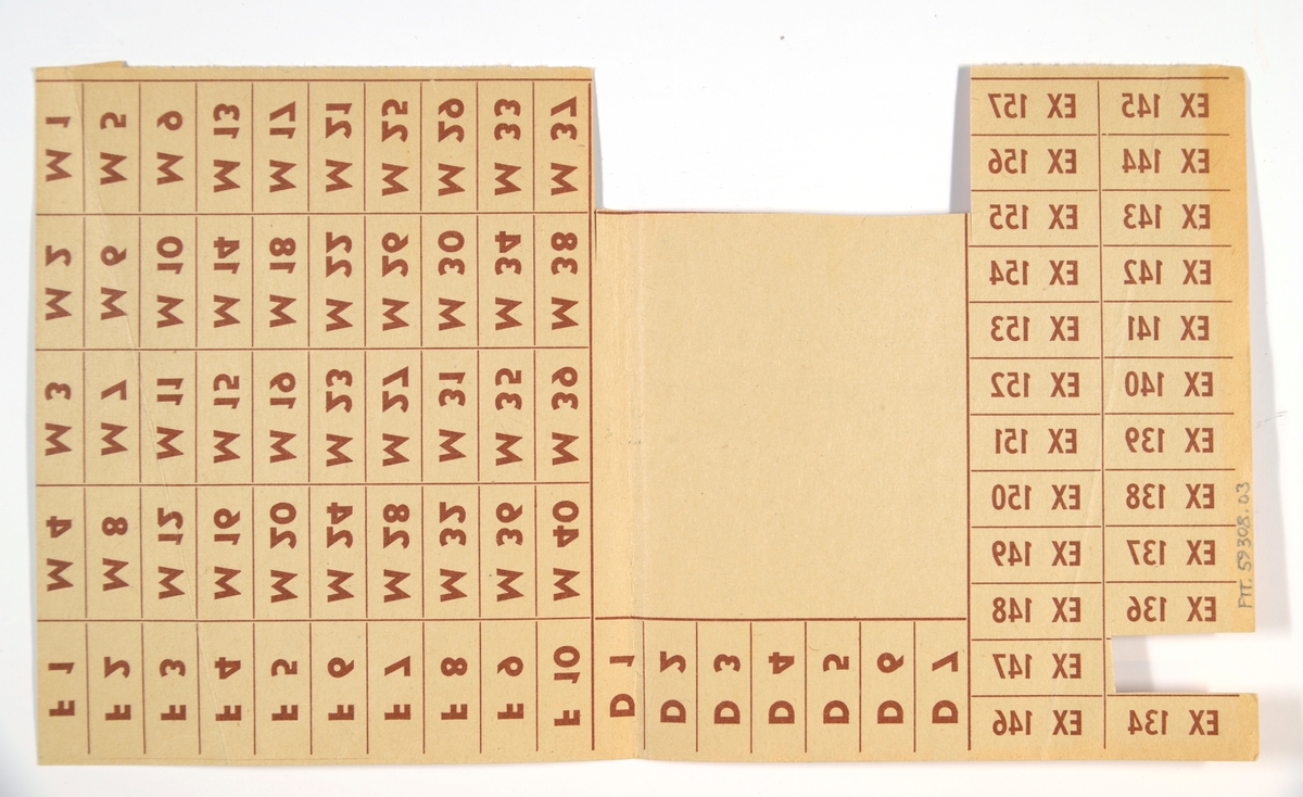 6 rasjoneringskort fra 1952/1953. De er alle laget av tynn papp og de varierer i størrelse. Det er påtrykt informasjon om hvilket departement som har utstedt dem, hvile varer det gjelder og hvilke forbrukergrupper det gjelder. For detaljer se "Påført tekst/merker". På kortene er det merker som kan klippes av og brukes. De fleste er merket med koder, eksempelvis "Gr.II G13", "H 3", "M 40" og så videre. Det er brukt av alle kortene ( i varierende grad). 
01: Skotøykort for voksne
02: Matvarer (blant annet sukker)
03: Ekstrakort
04: Ekstrakort (kaffe)
05: Ekstrakort (kakao, kokesjokolade)
06: Ekstrakort (tekstilvarer og skotøy m.v. Piker 14-18 år)