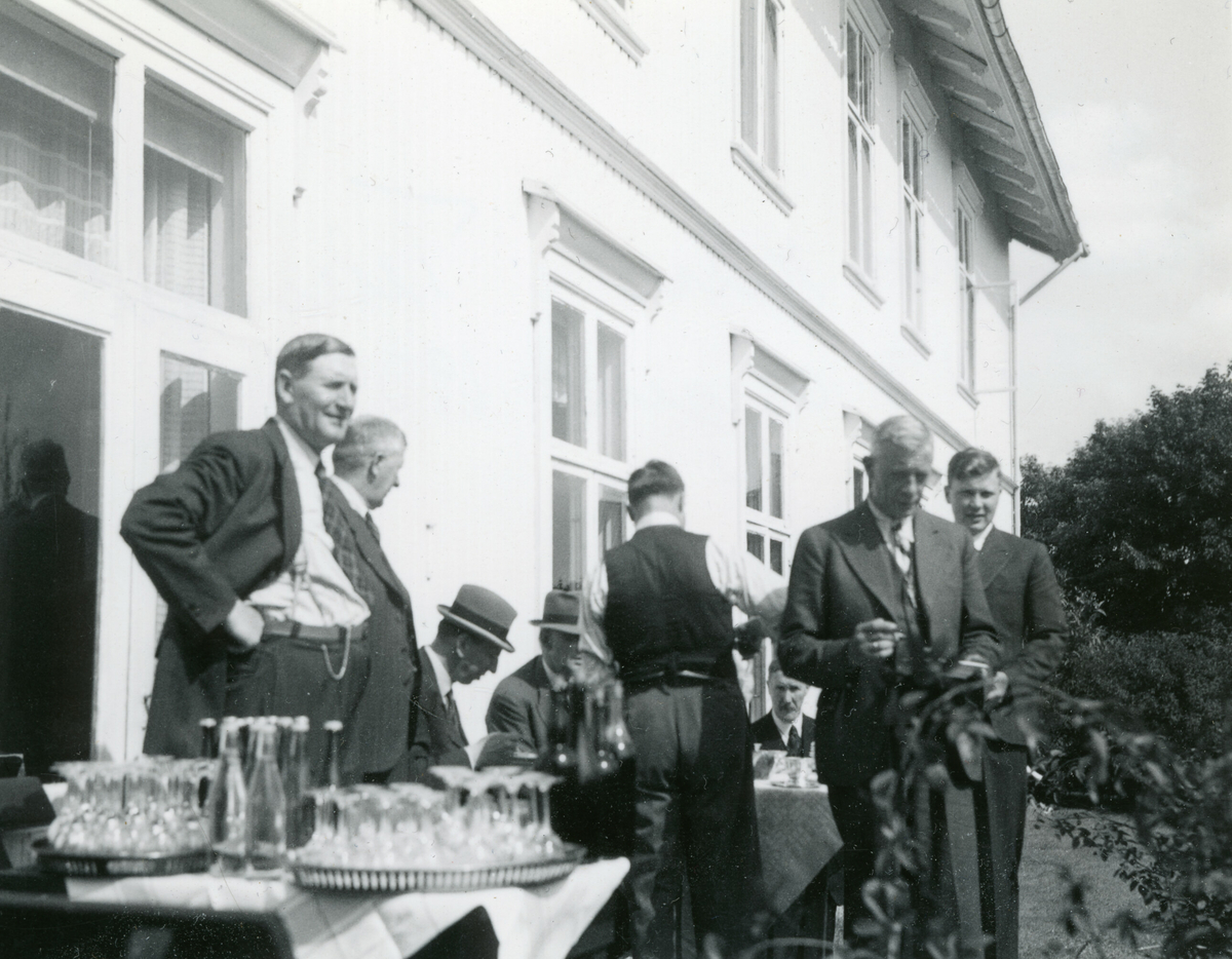 6 bilde frå Søve landbruksskole under Kornrådets reise i Telemark 7.-13.8.1939.  Bilda er tatt 9. august 1939.