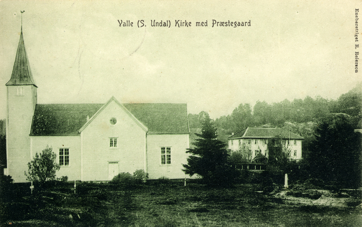 Postkort av Valle kirke og prestegård.