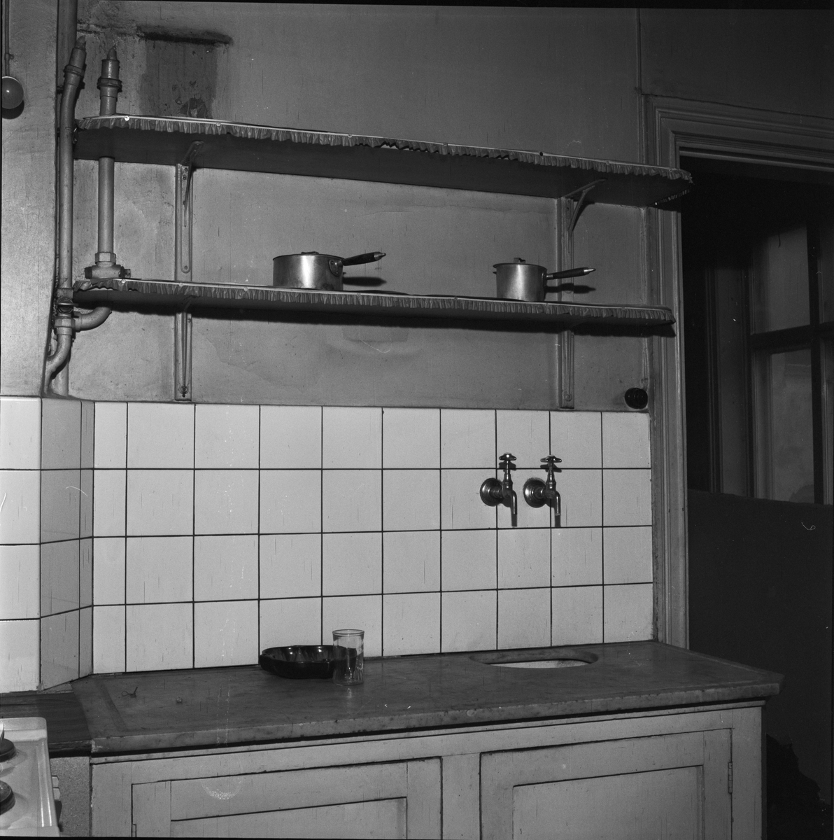 Rum 103, kök, hus C, tomt 11, Vaksalagatan 9, kvarteret Sala, Uppsala 1969