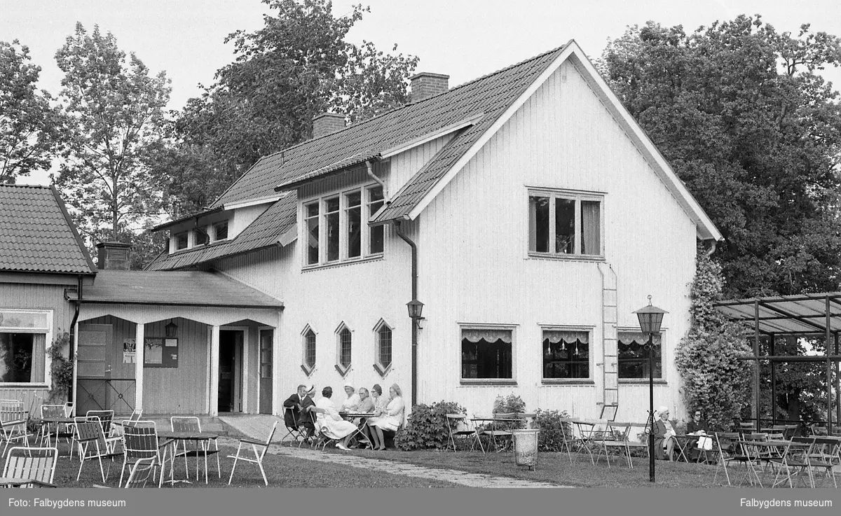 Byggnadsinventering 1972. Mössebergsgården (49:3, stä 810) från SV.