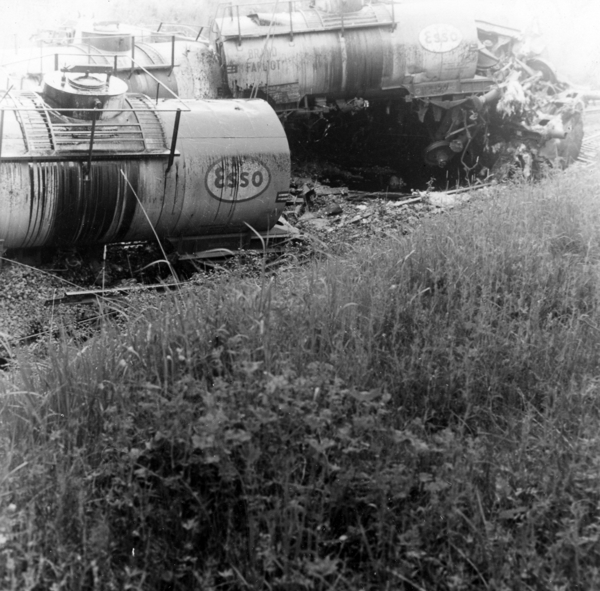 Tågurspårning i Västra Bodarne 13 juni 1966 ca kl 19.20. Tåget transporterade olja och omkring 170 kubikmeter eldningsolja rann ut på platsen. Sanneringen kostade SJ runt 1,3 miljoner kronor.