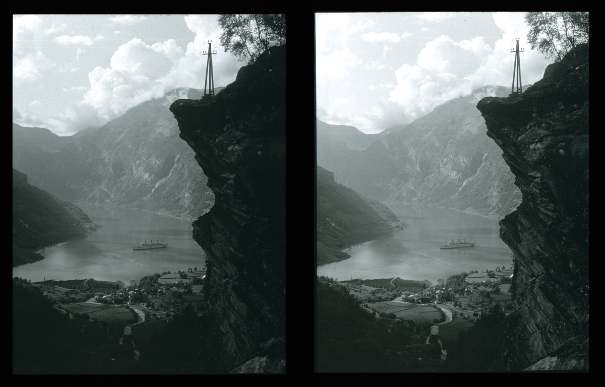 Utsikt, fjordlandskap med dampskip, innerst i Geirangerfjorden. Tilhører Arkitekt Hans Grendahls samling av stereobilder.