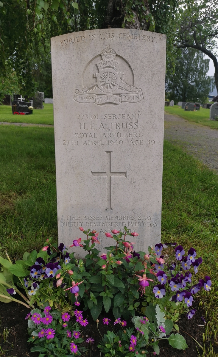 Henry Ernest Alfred Truss (d. 1940), britisk krigsgrav (minnestøtte) på Åndalsnes gravlund.
