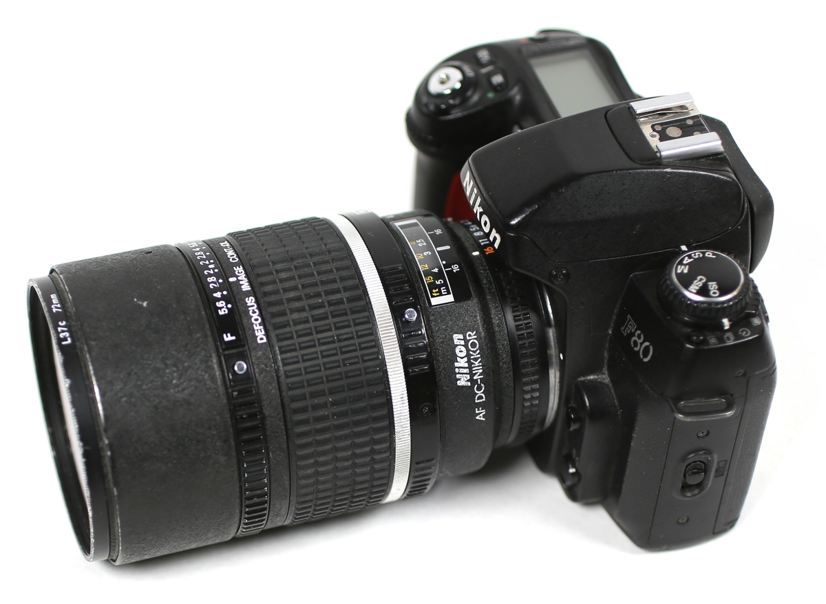 Analogt kamera med 135 mm objektiv.