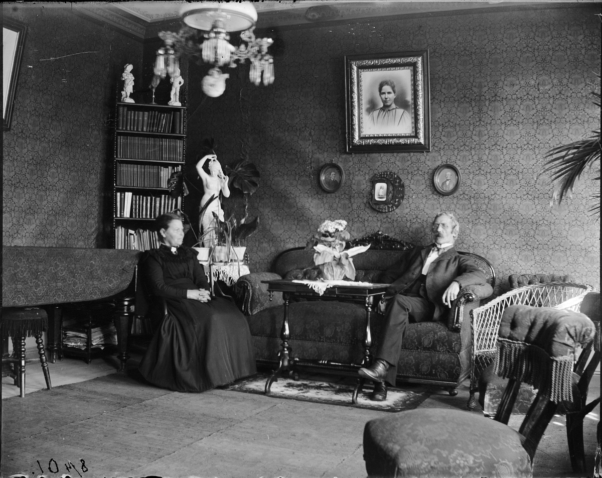 Selma och Herman Enlund i salen, 8 april 1901
