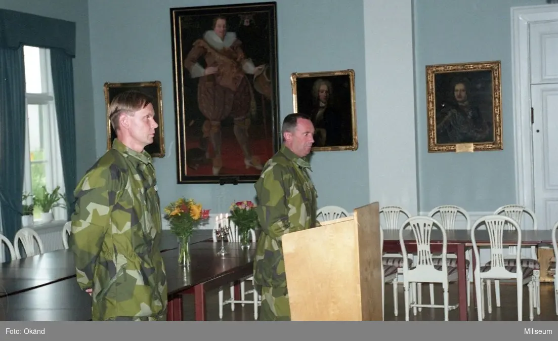 Brigadschefsbytet, ceremoni i officersmäss Trianon.

Pågående chef IB 12 Bengt Axelsson och avgående öv Thore Bäckman.
