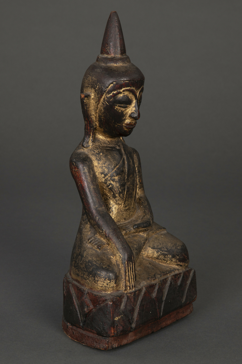 Buddha-figur [Treskulptur]