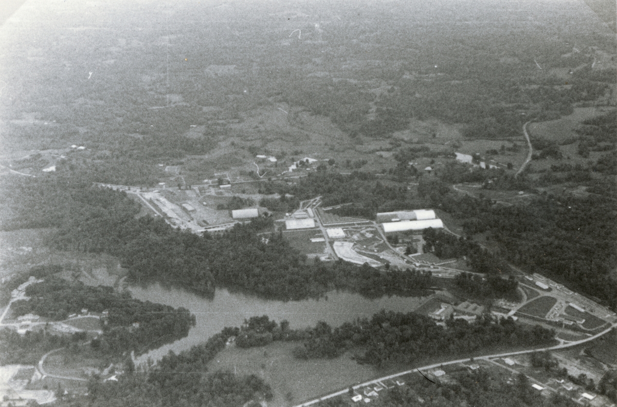 Text i fotoalbum: "Studieresa i USA mars-juni 1953. Waterways Exp. Station Vicksburg".