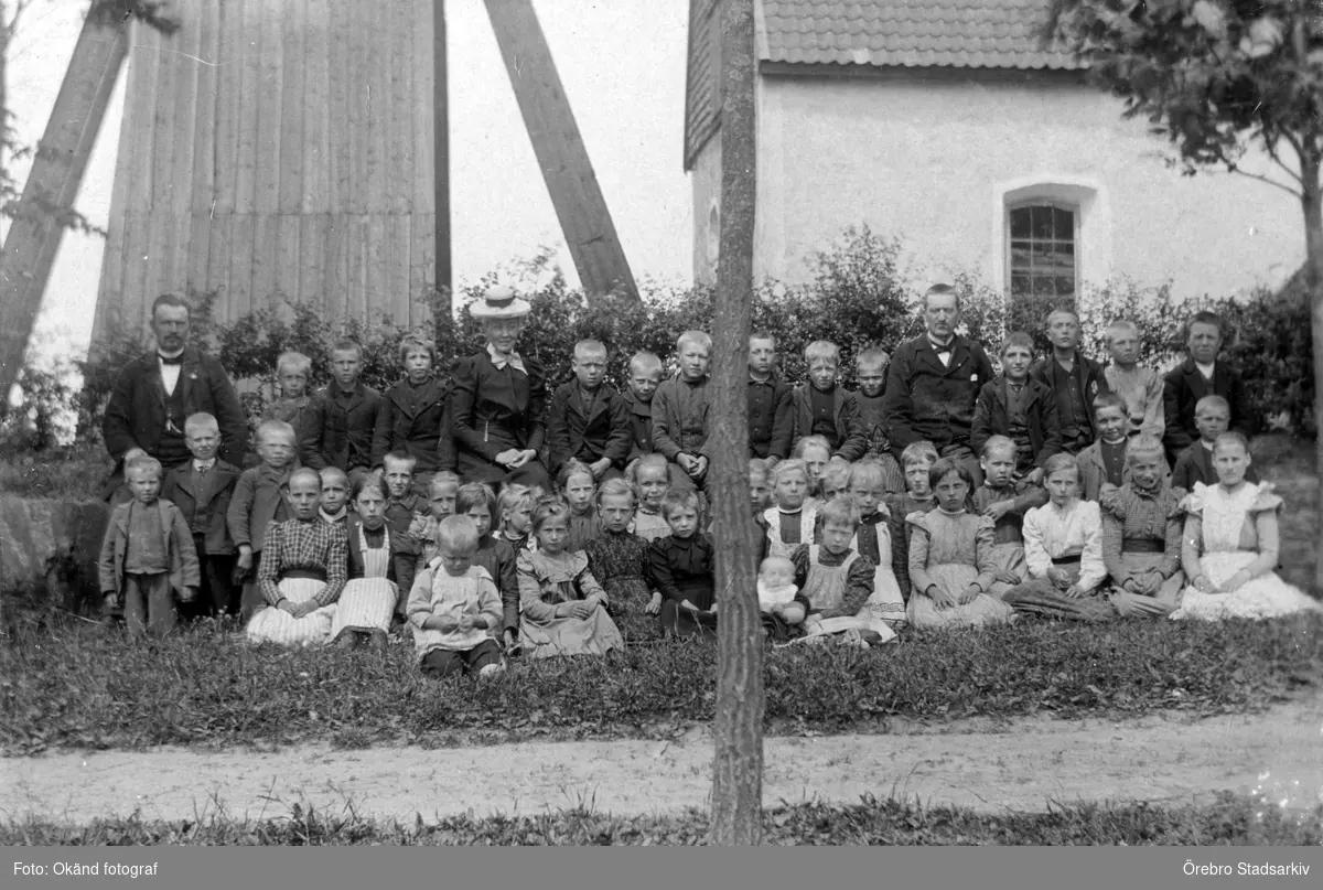 Folkskoleklass

Utan ordning Folkskolelärare Gustaf Ljunggren (född 1855-01-27), Folkskolelärare Johan Ljunggren (född 1860-12-30)&#xa;