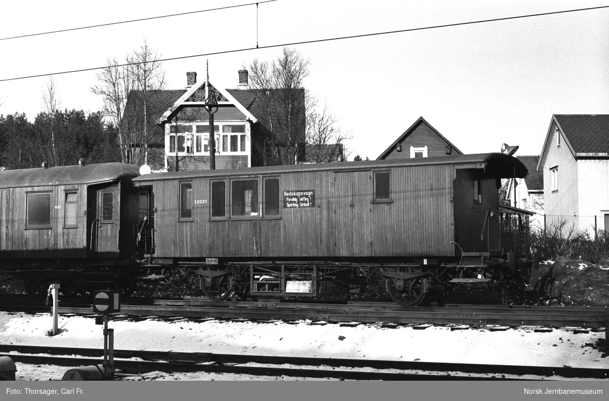 Redskapsvogn litra X nr. 13021 på Narvik stasjon