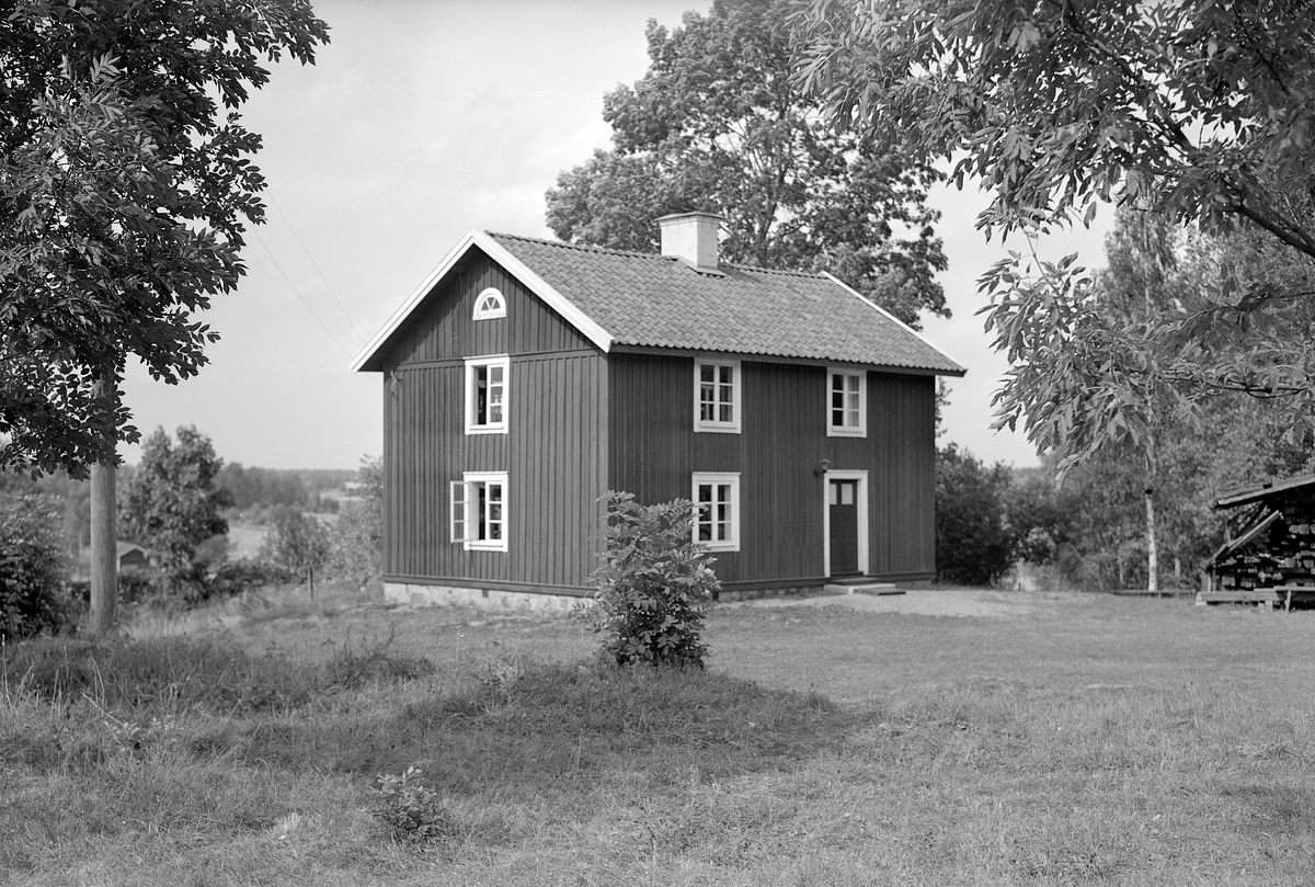 Solbergastugan i Regna hembygdsgård. Återuppförd på platsen 1956.