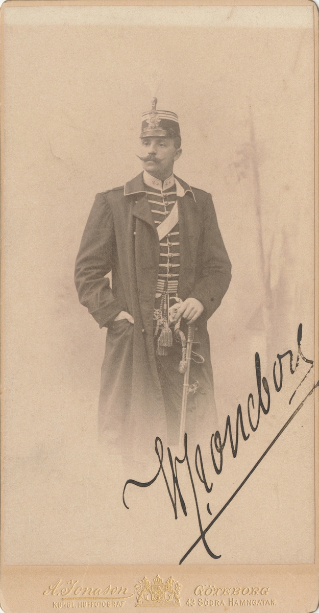 Porträtt av Wilhelm Croneborg, löjtnant vid Livregementets husarer K 3.