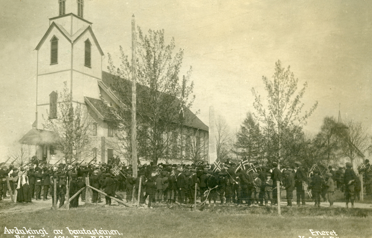 Bautasteinen blir innvigd ved Bø kyrkje
17. mai 1914

