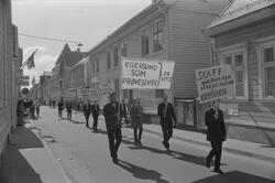 Demonstrasjonstoget i Strandgaten, 1. mai 1971.