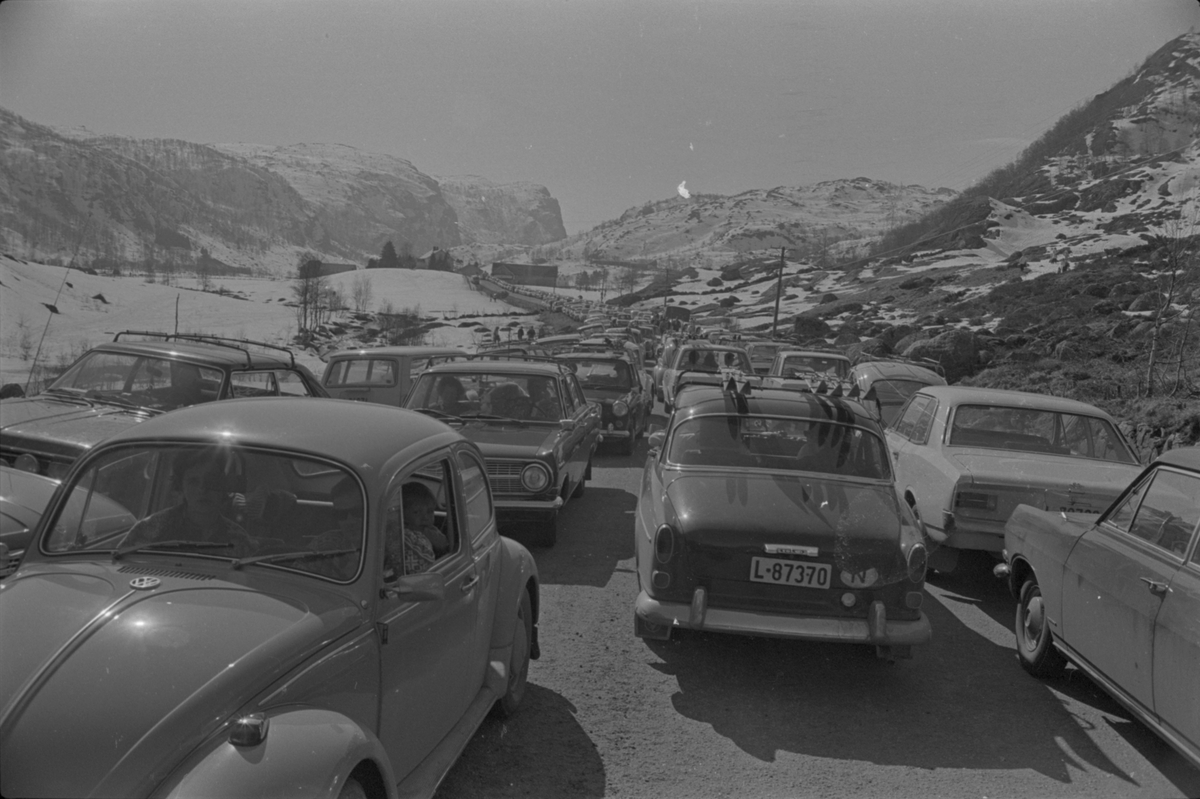 Påsketrafikk ved Mydland, ca. 1972.