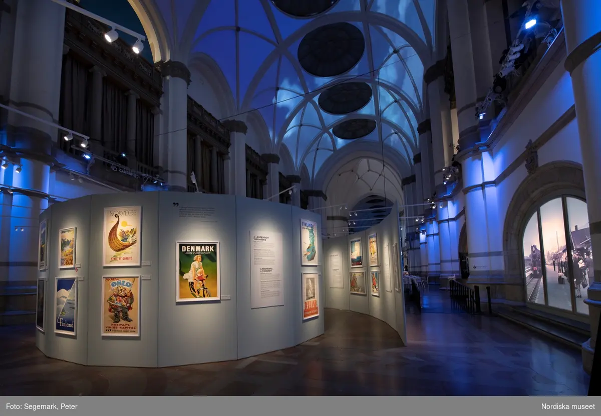 Utställningsdokumentation: Come to Norden på Nordiska museet, en visuell drömresa genom reseaffischernas Norden. Utställningen visades mellan 11 mars 2022 och 6 nov 2022, med förlängning t.o.m. våren 2023.