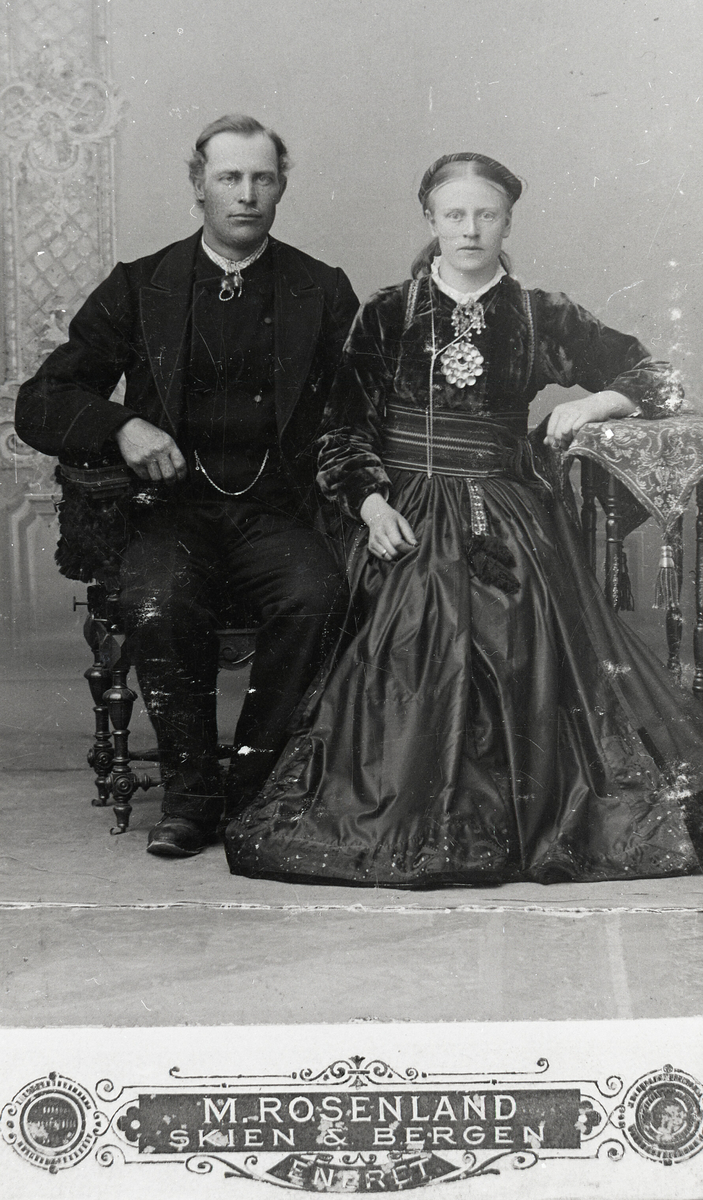 Parbilete av Olav og Margit Haugen, fotografert i 1890-åra.