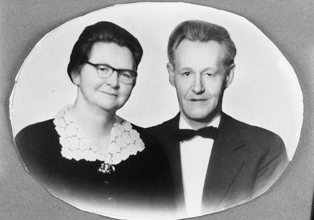 Malena og Palle Ødegård fotografert på sølvbryllupsdagen 21.4.1948.