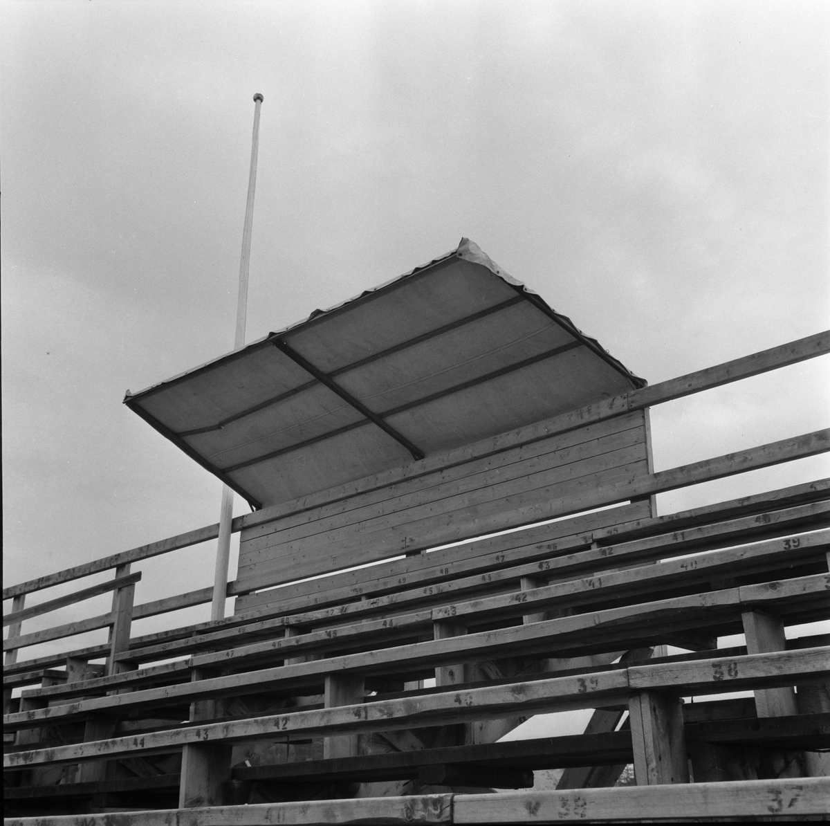 Tribunene på Lerkendal Stadion trenger å pusses opp