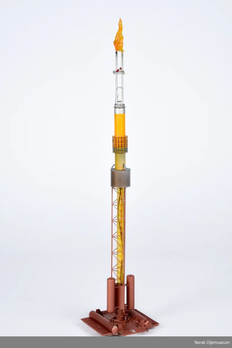 Modell av flammetårnet FP. Modellen har innlagte lysdioder og er bygget i målestokk 1:300.